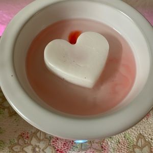 Bleeding Heart Wax Melt Scent Rose Gold